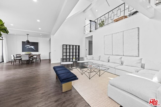 Photo - 8755 Shoreham Dr Unidad 400