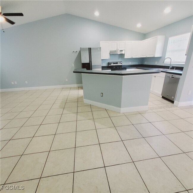 Photo - 779 Bedford Dr