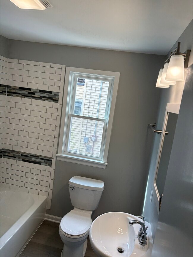 Bathroom - 6015 5th Ave Unidad Lower