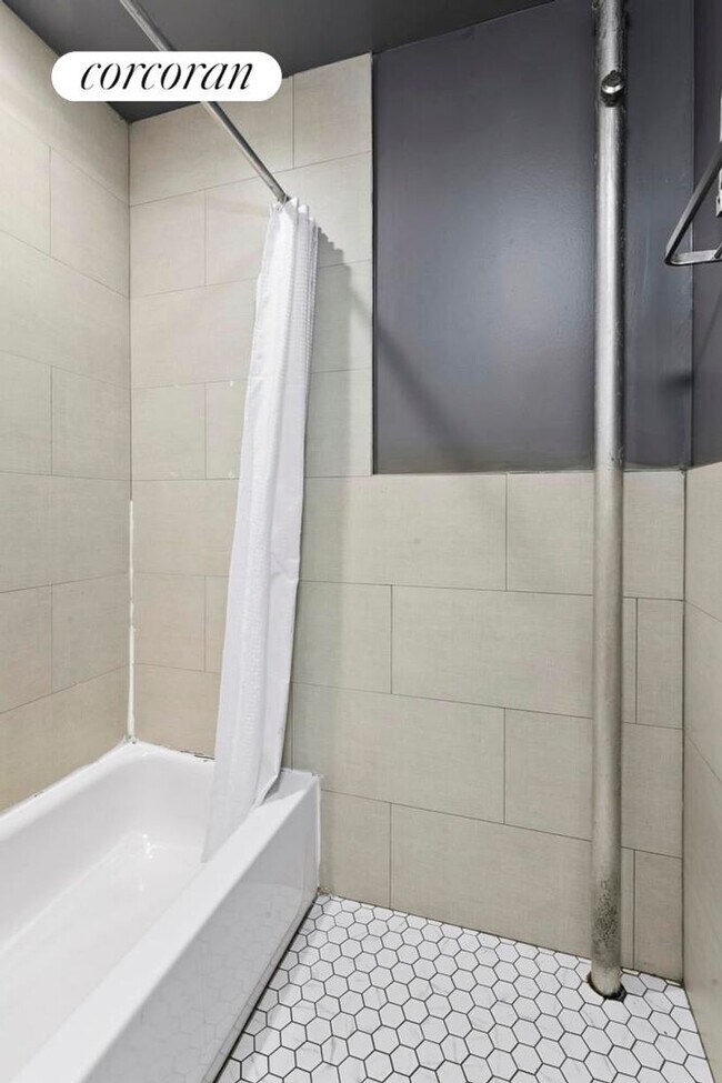 Photo - 310 W 20th St Apartamento