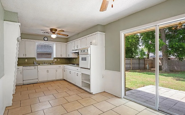 Photo - Spacious 3BD, 2BTH Home Right off 12th AVE Minutes from the highway and 5 Minutes from OU Campus!