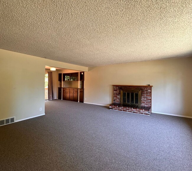 Photo - Updated 3-Bedroom Home with Deck & Garage in Mountlake Terrace!!!