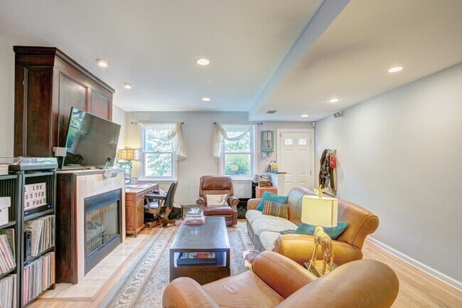 Photo - 1730 10th St NW