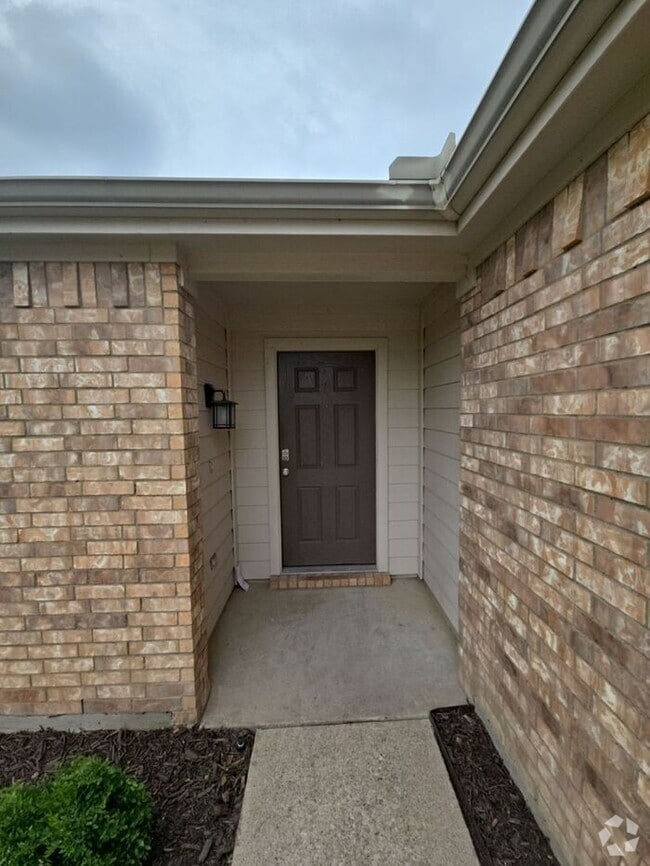 Building Photo - **Charming 3-Bed, 2-Bath Home in Melissa, ...