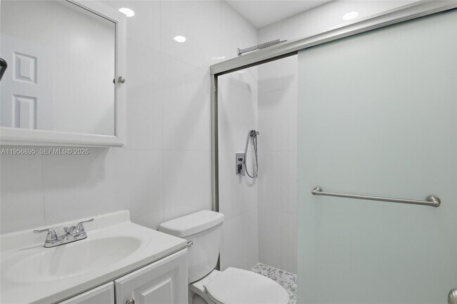 Photo - 3380 NW 14th St