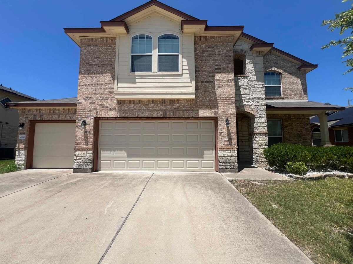 Photo - 2303 Scott Dr