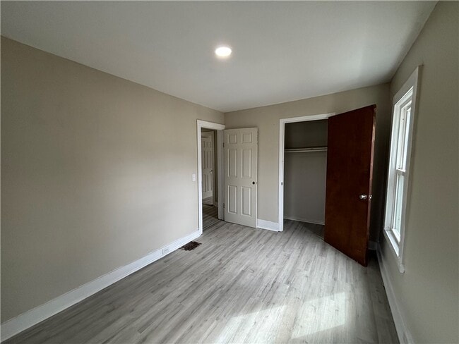 Photo - 373-375-375 Diven Ave