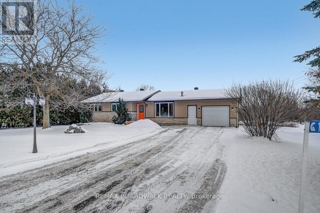 Photo - 1949 Stittsville Main St