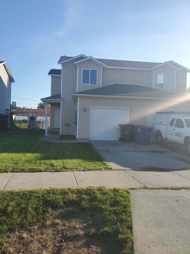 Building Photo - Wonderful 3 bedroom 2 bath Duplex in Post ... Rental