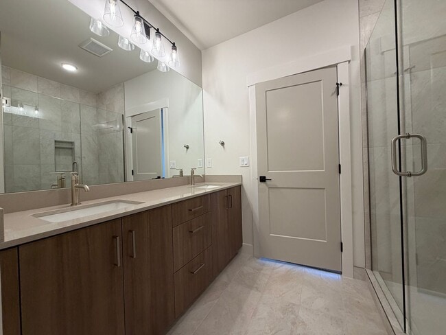 Photo - 622 Hemsworth Ln