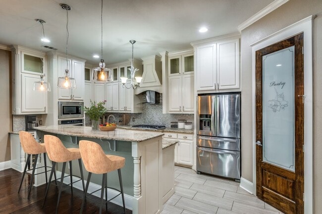 Photo - 621 W Eighth St