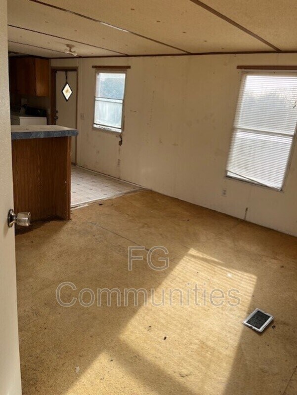 Photo - 100 2nd Ave SE