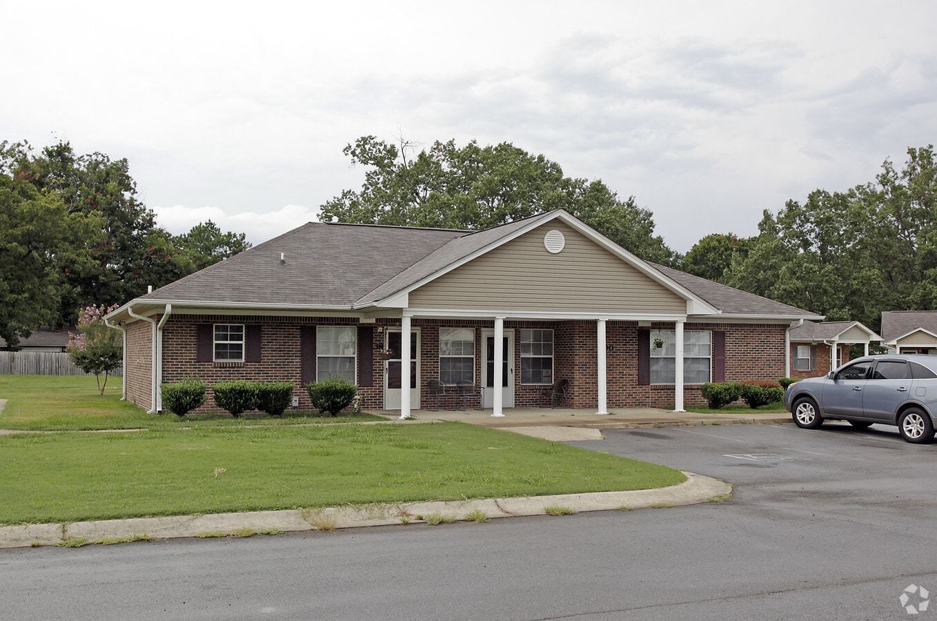Photo - Grand Prairie Gardens Apartments