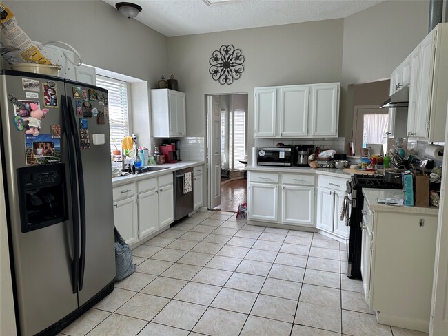 Photo - 3118 Lakefield Way