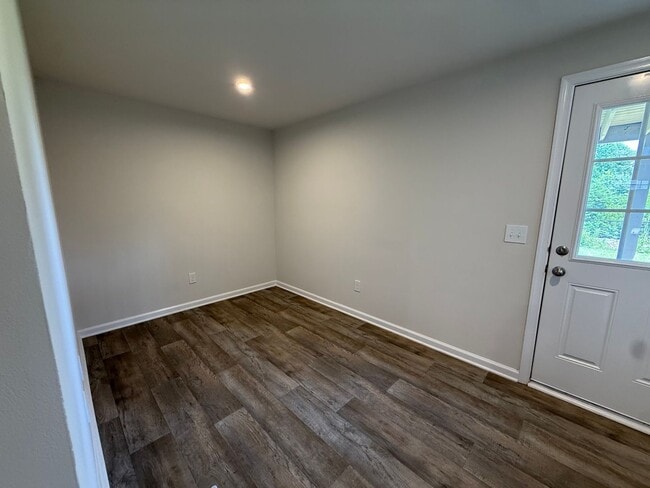 Photo - 3/2.5 Townhome Available Now in Simpsonville!