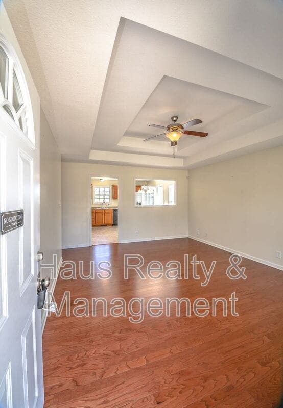 Photo - 955 Russet Dr