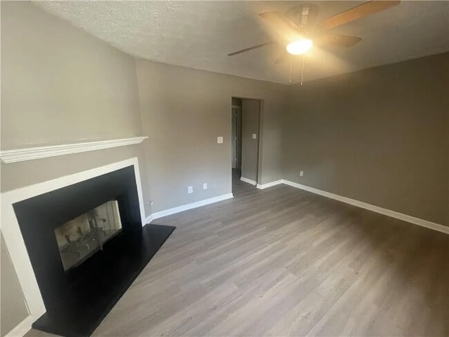 Unidad B - 5787 Summerglen Ln