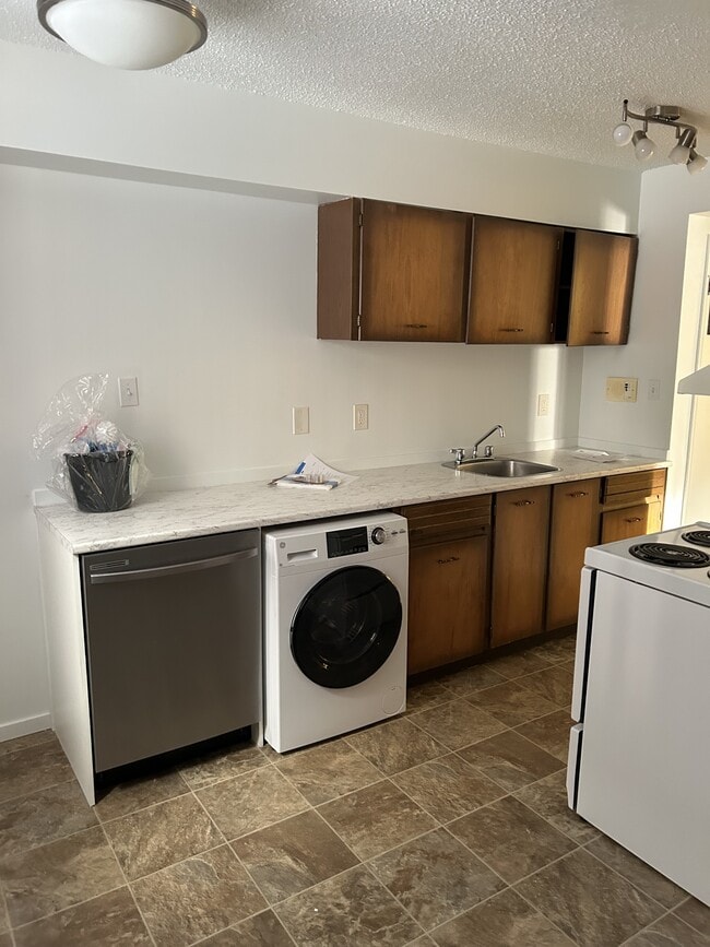 Building Photo - 3607 118 Ave NW Unit 103