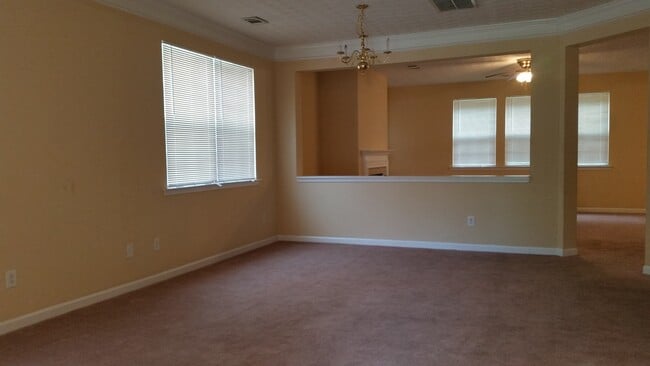 Photo - Swim Community - 4bd x 2 1/2bth w/2 Car Garage (181 Bus Route) no sec 8