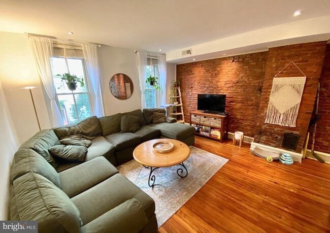 Building Photo - 870 N 26th St