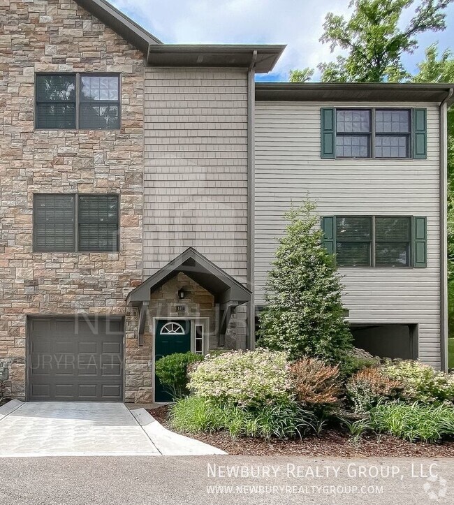 Building Photo - 2 Bedroom, 1.5 Bath Townhome - Discover th...