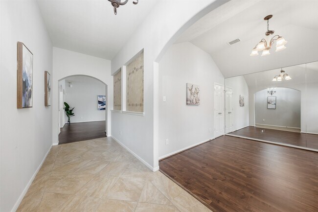 Photo - 2319 Falcon Knoll Ln