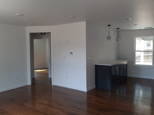 Photo - 322 S Arrington Dr