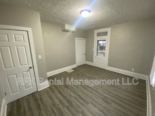 Photo - 108 N 6th St
