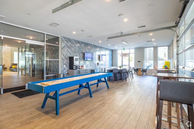 Casa club - Elevate at Pena Station