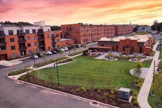 View of Parker Place Clubhouse, Courtyard & Building B - Parker Place Apartments