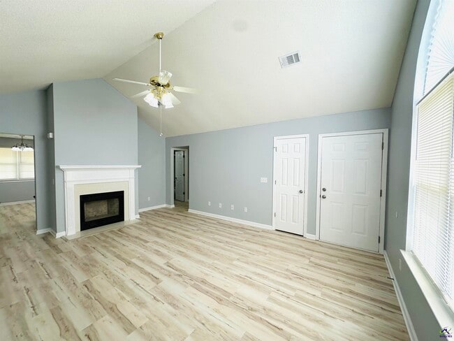 Photo - 107 Eagles Landing Trail