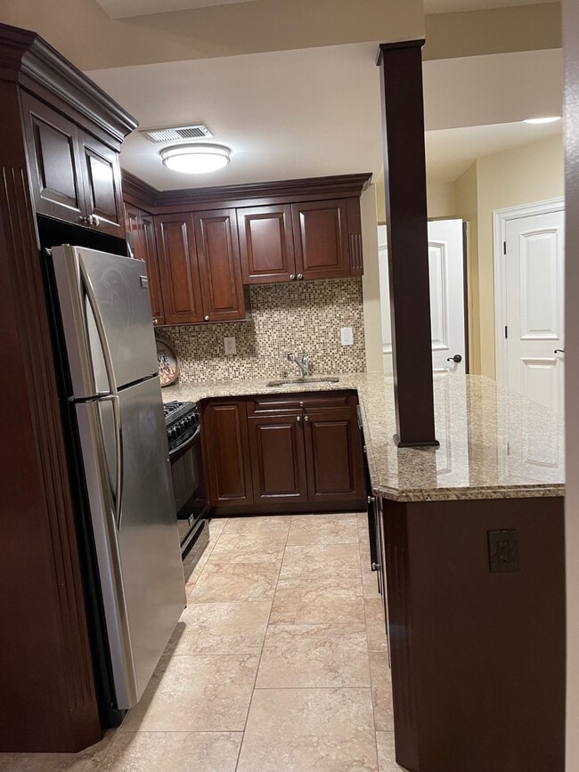 Photo - 282 Vernon Ave