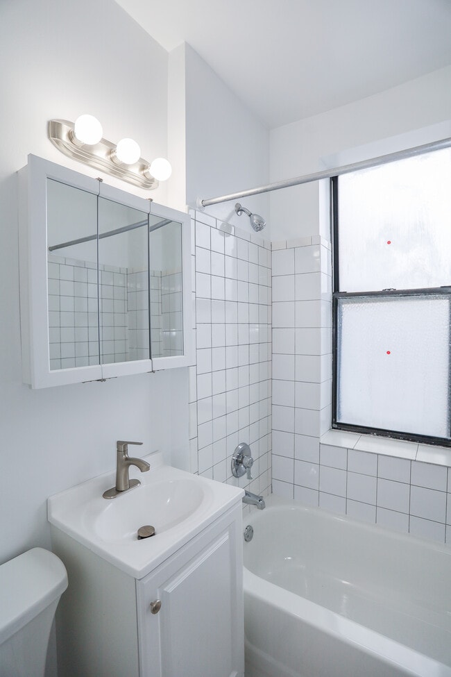 Photo - 6106 N Kenmore Ave Unidad #309