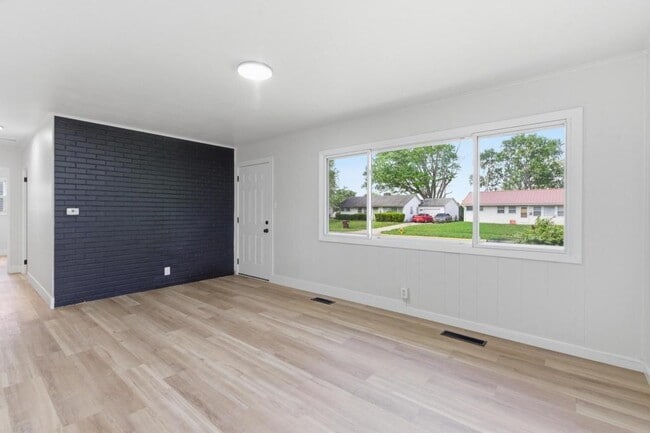 Photo - 4370 Saylor St