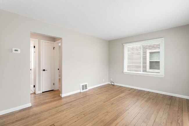 Photo - 410 W Angela Blvd