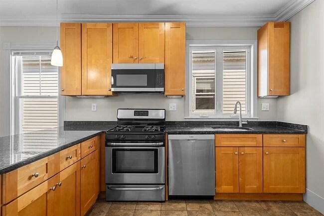 Building Photo - 11 Woodlawn St Rental