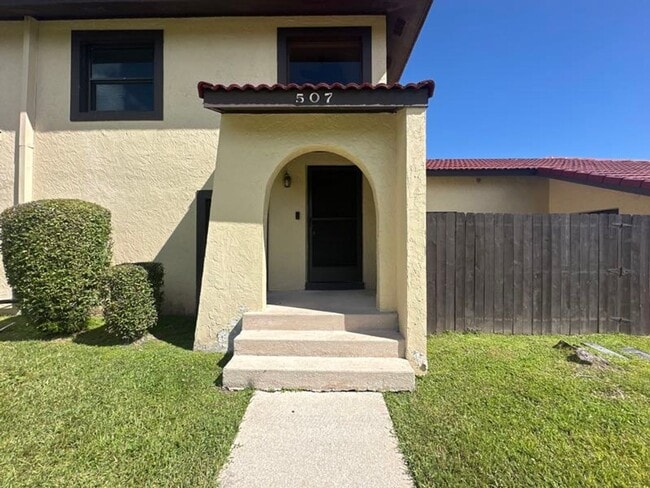 Building Photo - Beautiful 3/2.5 Townhome For Rent In Coopersmith