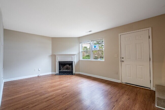 Photo - 114 Bentley Pkwy