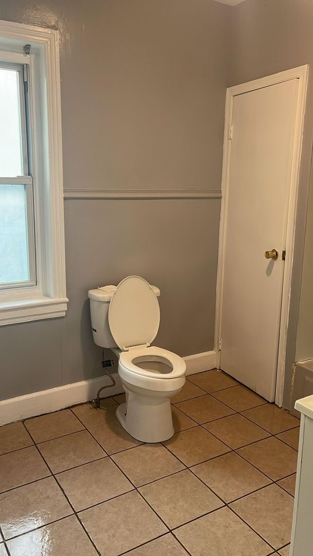 Photo - Spacious 1-Bedroom Unit with All-Inclusive Appliances!