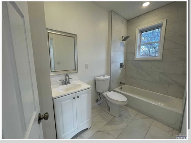 82 Jacoby St Unit 2
