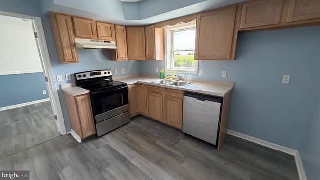 Building Photo - 132 Riverview Ave