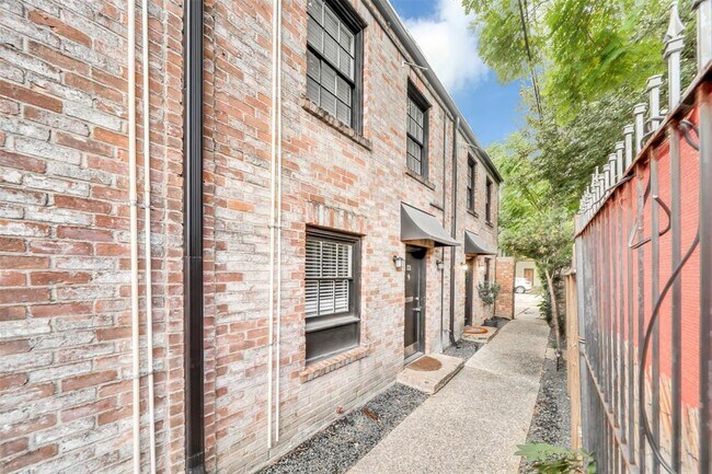 2610 Whitney St Unit 2612