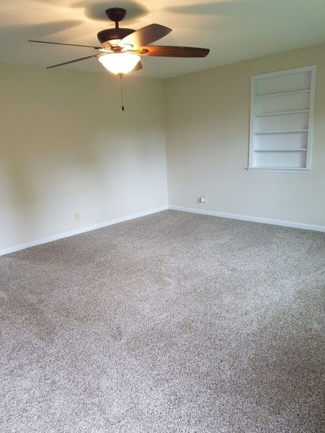 Photo - 3 Bedroom Pet Friendly Home For Rent!