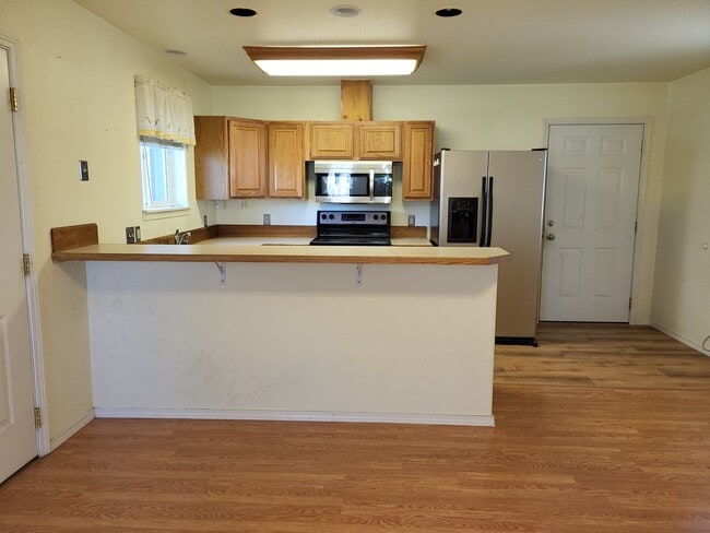 Photo - 1872 Alder Ave