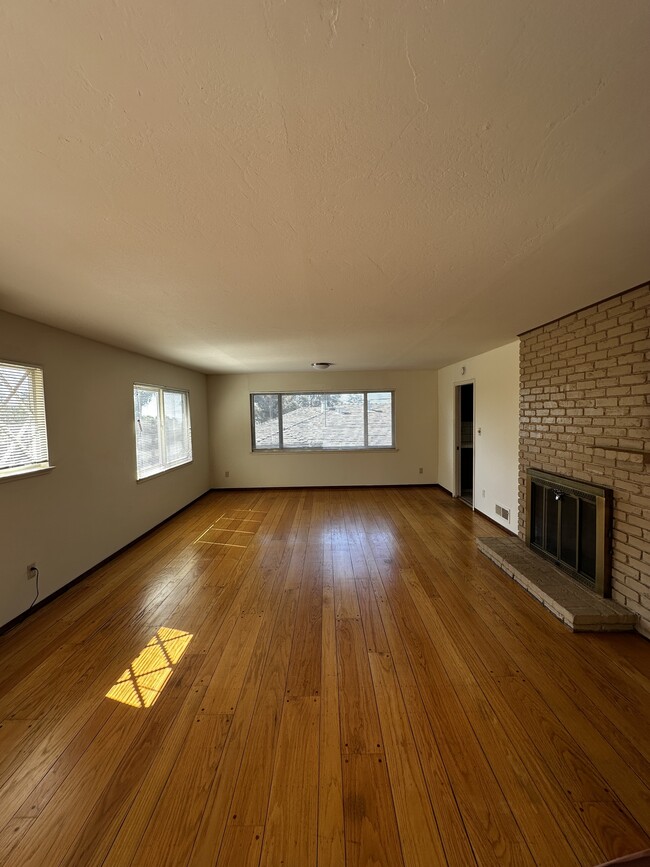 Photo - 154 Maiden Ln