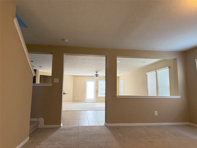 Building Photo - 2914 Acorn Oaks Dr