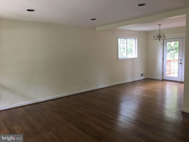Photo - 7821 Cayuga Ave