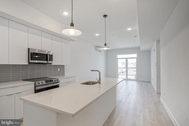 Building Photo - 2654 Coral St Unit 406