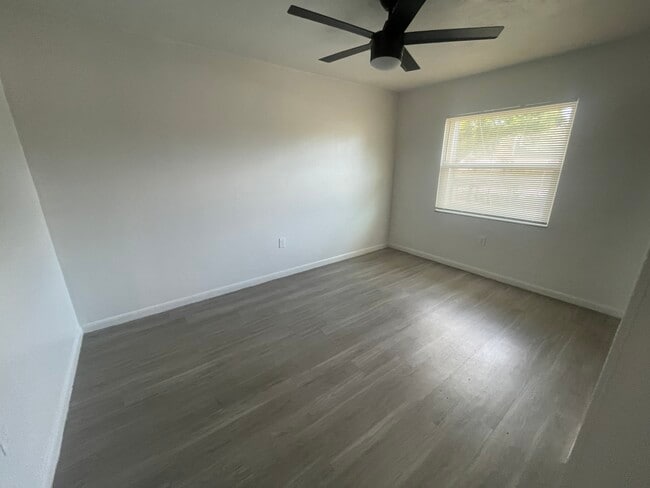 Photo - Neighbors of Lakeland Unit 7