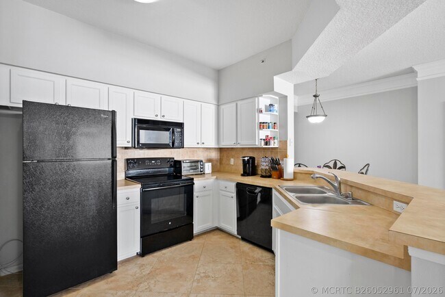 Photo - 3303 Myrtlewood Cir E
